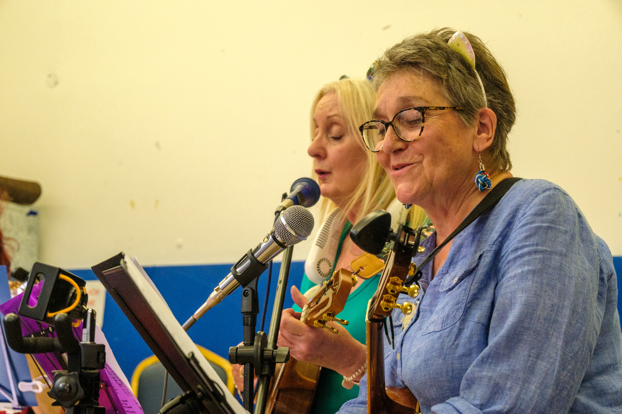 Two members of the Wednesday Warblers singing and playing ukuleles.